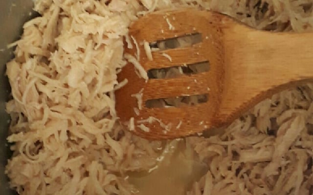 Frango desfiado fácil