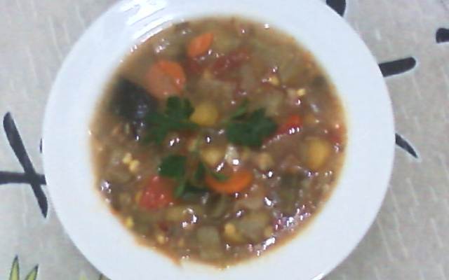 Sopa de legumes saborosa