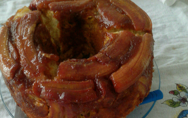 Torta de banana caramelizada