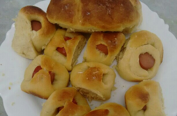 Enroladinho de salsicha assado fácil