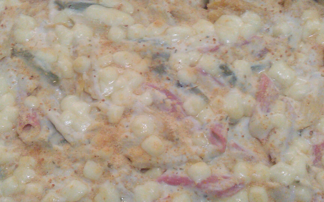 Penne colorido ao molho de camarão 5 queijos