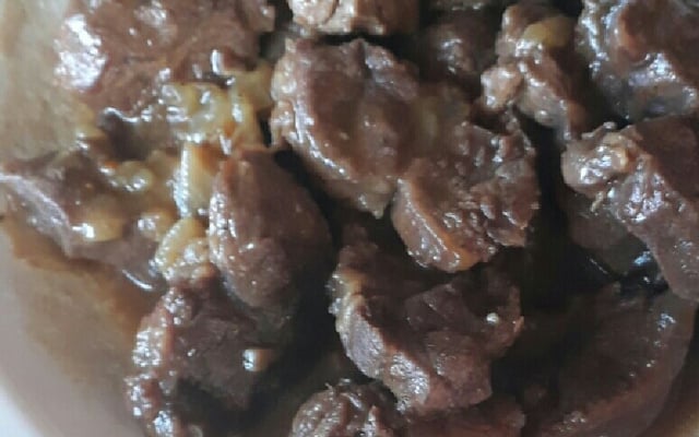 Carne de músculo na panela de pressão