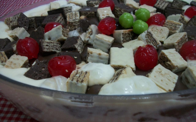 Sobremesa de sorvete com chocolate