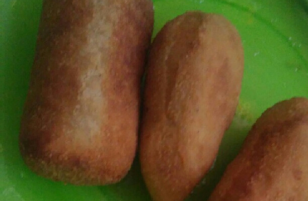 Enroladinho de salsicha frito