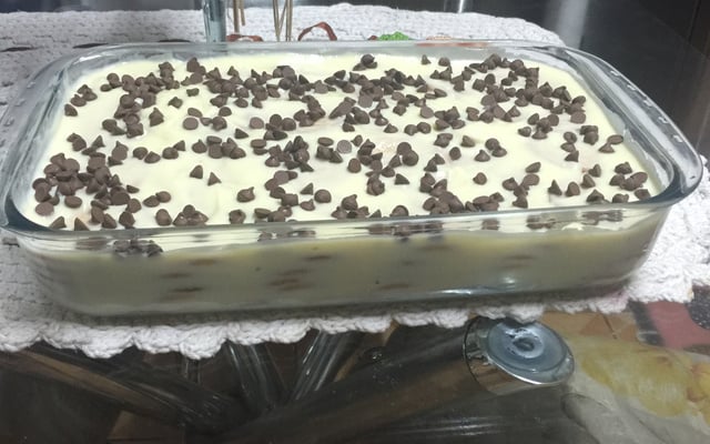 Torta de bolacha com creme branco