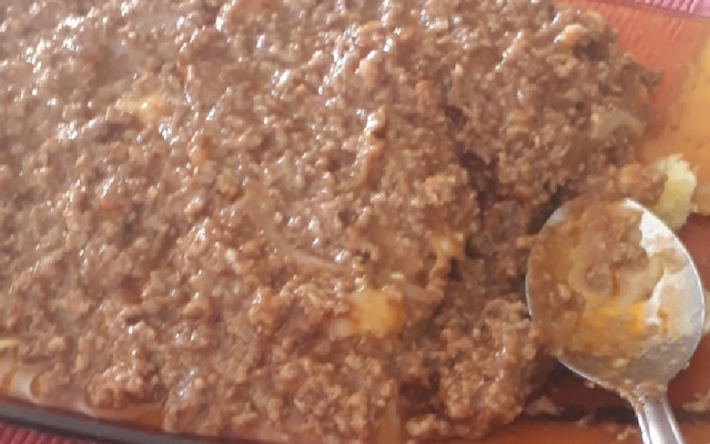 Mandioca com carne moída da Lory