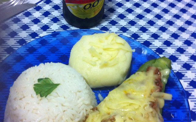 Canoa de abobrinha recheada com carne moída