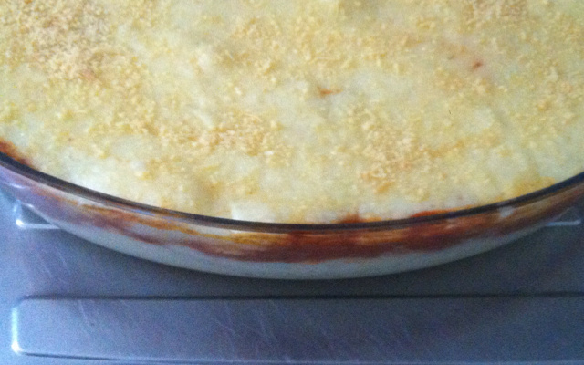 Purê de aipim recheado com queijo e carne moída