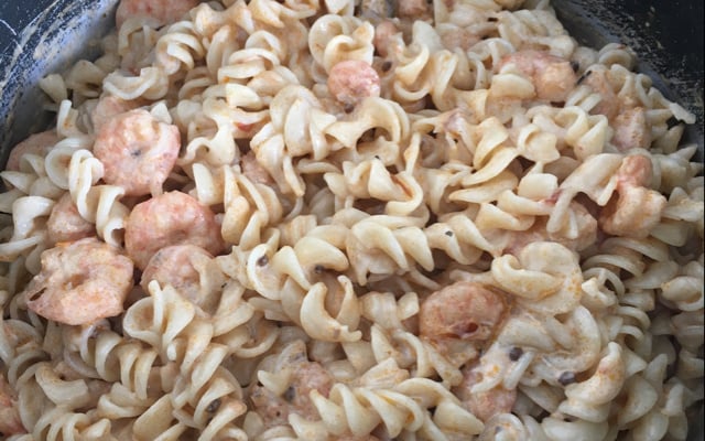 Macarrão penne ao molho de camarão