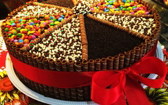 Bolo de festa confeitado fácil