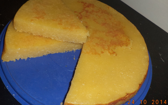 Bolo cremoso de mandioca (aipim)