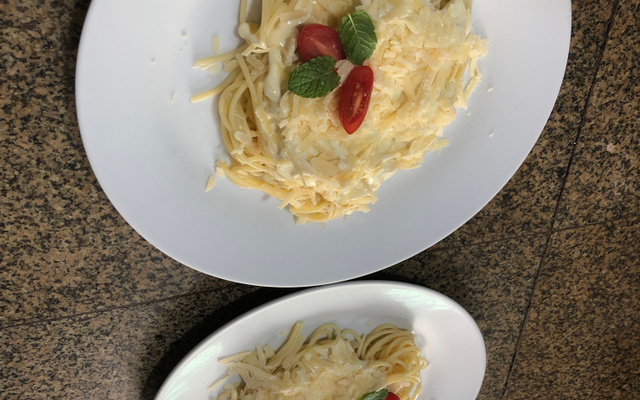 Espaguete ao molho de mostarda