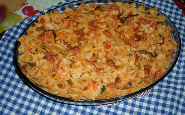 Macarrão com rúcula zaz traz