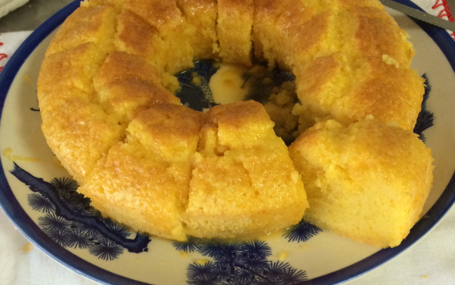 Bolo de mexerica com calda durinha