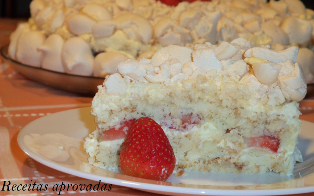 Torta de bolacha com morango