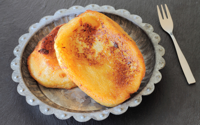 Rabanada portuguesa com fios de ovos