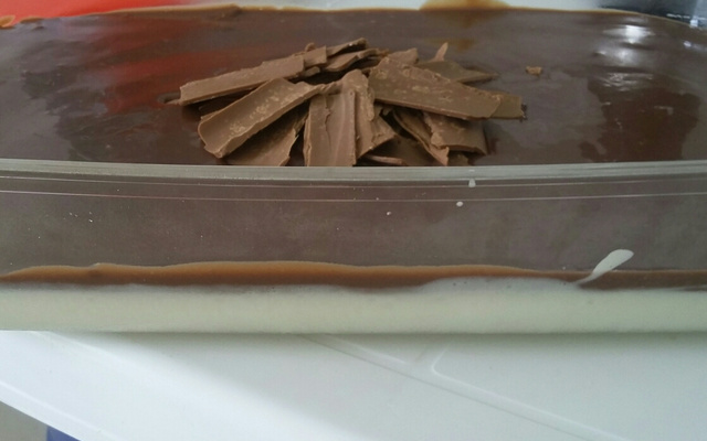 Mousse de limão com cobertura cremosa de chocolate