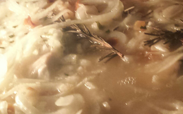 Filé de tilápia com creme de cebola