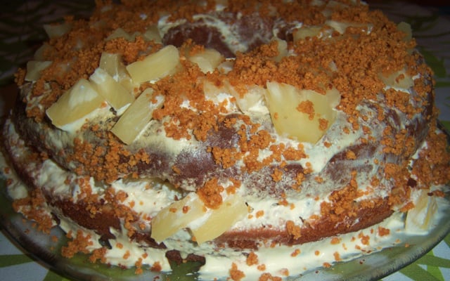 Torta de amendoim com abacaxi