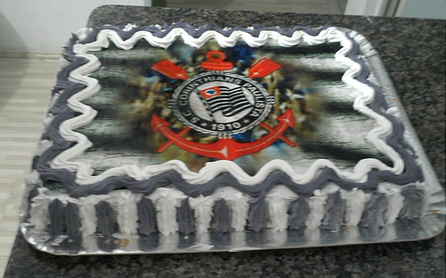 Bolo de aniversário com papel de arroz