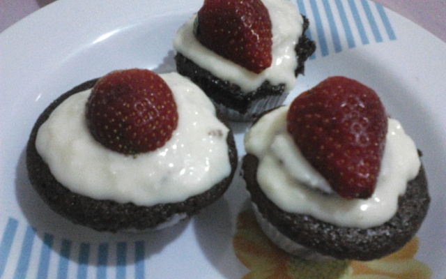 Cupcake de chocolate com recheio de beijinho