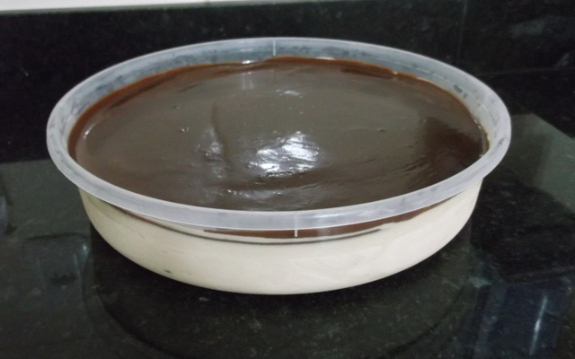 Torta gelada de café com paçoca