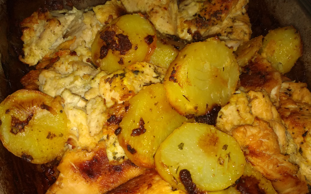 Peito de frango com creme de cebola