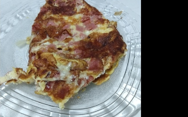 Omelete com mortadela