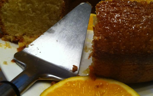 Bolo de laranja com casca e tudo