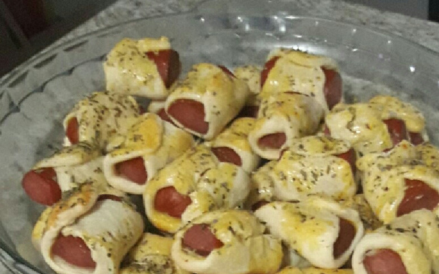 Enroladinho de salsicha de forno