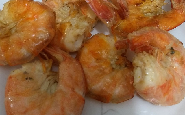 Camarão rosa ao alho e óleo