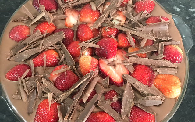 Pavê de morango com chocolate