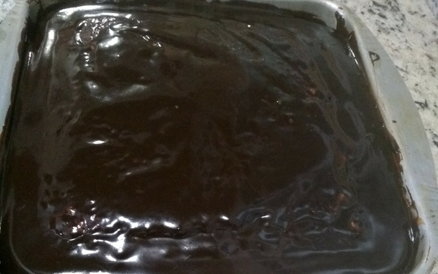 Cobertura dura de chocolate iIdeal para bolo de cenoura