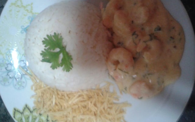 Camarão com requeijão cremoso e creme de leite
