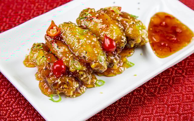 ASINHA DE FRANGO FRITA COM MOLHO PICANTE COREANO