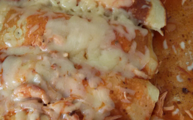 Panqueca com recheio de carne moída e mussarela