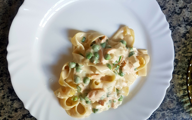 Macarrão com salmão