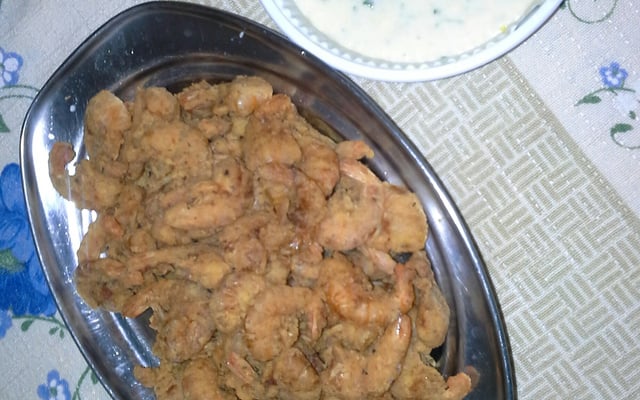 Camarão frito empanado, com molho especial