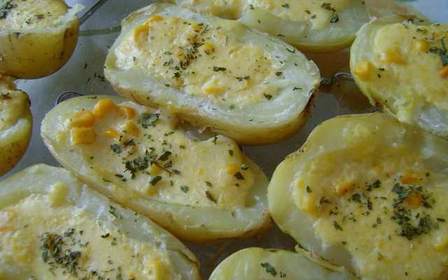 Batata assada com creme de milho