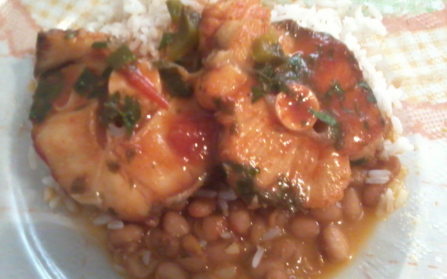 Cação ao molho vermelho