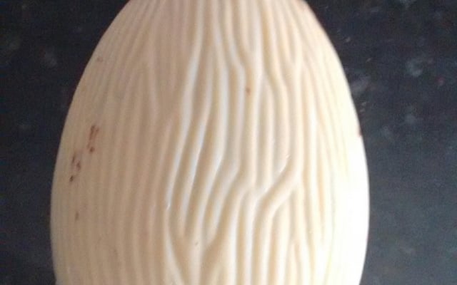 Ovos de Páscoa de chocolate branco