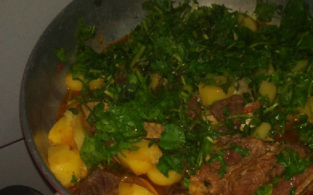 Costela com agrião e batata da Leuza