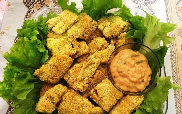 Nuggets de peixe com molho tártaro