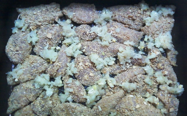 Frango assado com farofa crocante