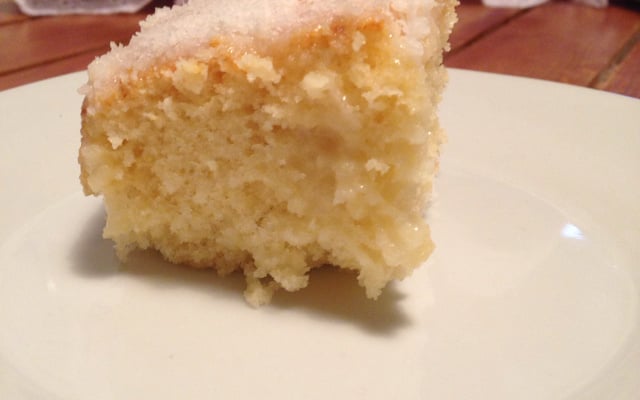 Bolo de coco cremoso