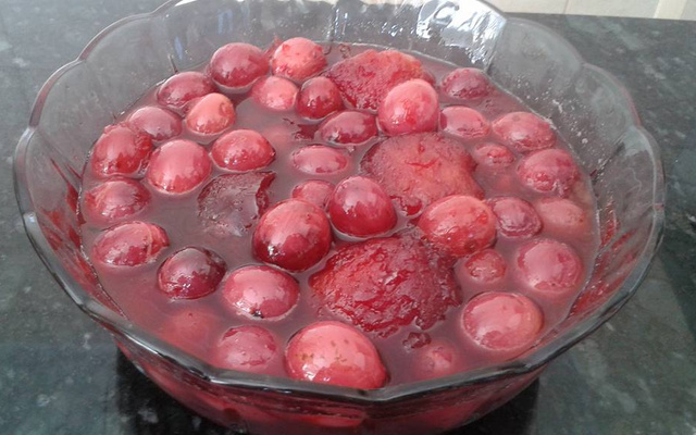 Maçã caramelada na pressão