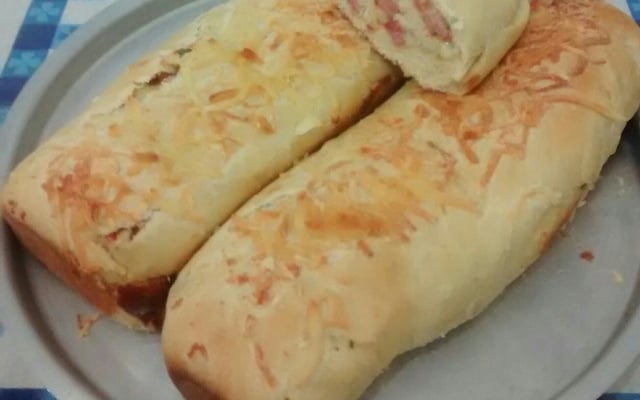 Pão de leite com salsicha