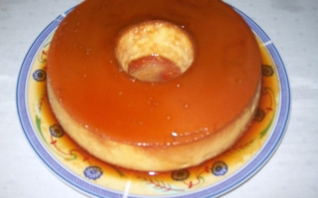 Pudim de leite com coco