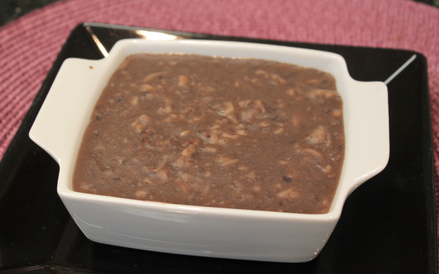 Sopa de feijão com arroz integral light, fácil e nutritiva