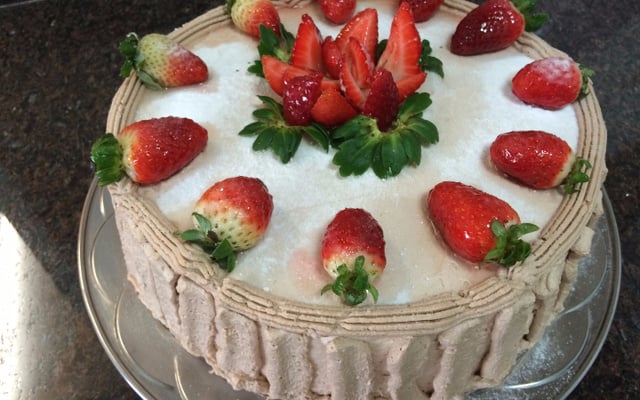 Bolo de chantilly com creme de avelã